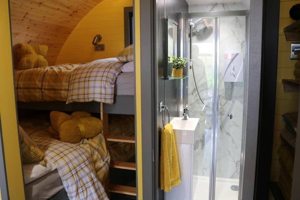 Вилла Glampods Glamping Pod - Meet Highland Cows And Sheep Элгин Экстерьер фото